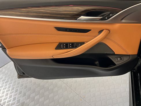 Used 2023 BMW 540i w/ Executive Package image 11