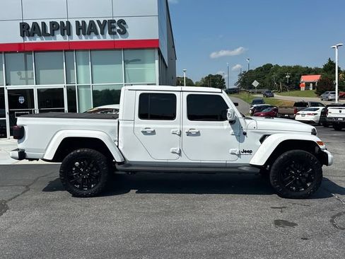 Used 2023 Jeep Gladiator Overland AWD/4WD image 2