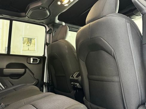 Used 2023 Jeep Gladiator Willys image 7