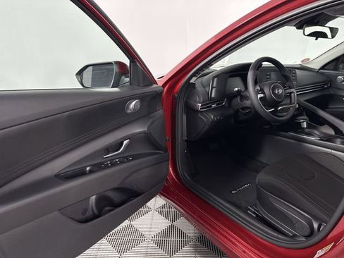 Used 2025 Hyundai Elantra Sport FWD image 9