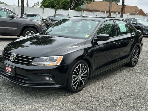 Used 2016 Volkswagen Jetta Sport FWD image 3