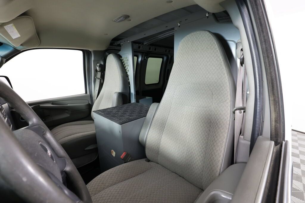 Used 2015 GMC Savana 2500 RWD image 11