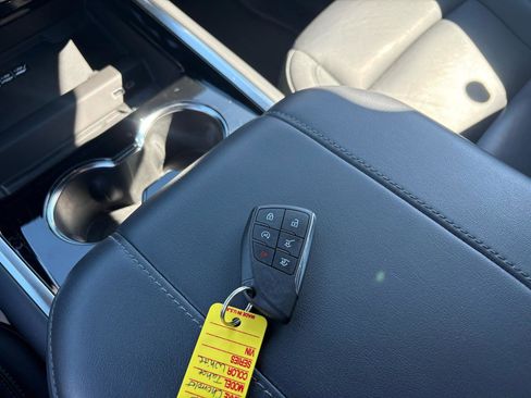 Used 2025 Chevrolet Tahoe LT AWD/4WD image 25