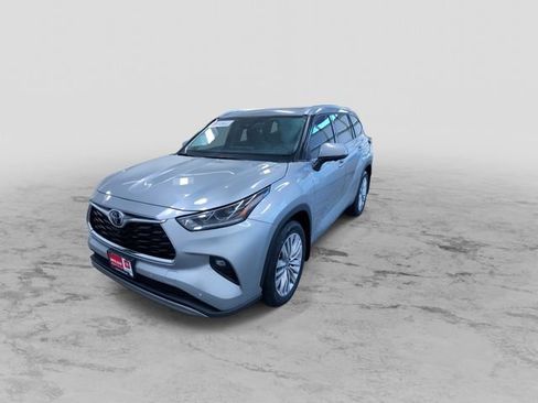 Used 2024 Toyota Highlander Platinum image 5