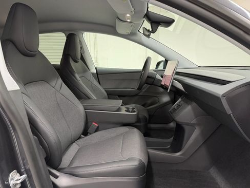 Used 2026 Tesla Model Y 2WD image 11
