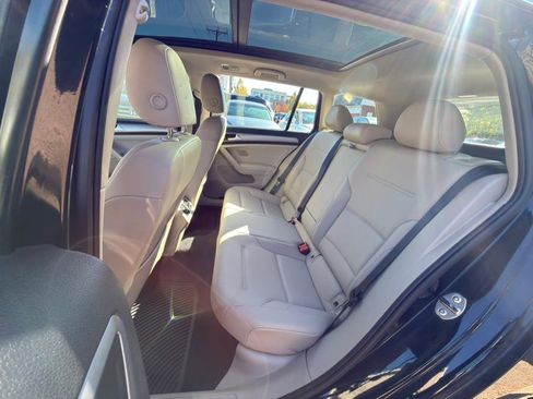 Used 2016 Volkswagen Golf SE image 11