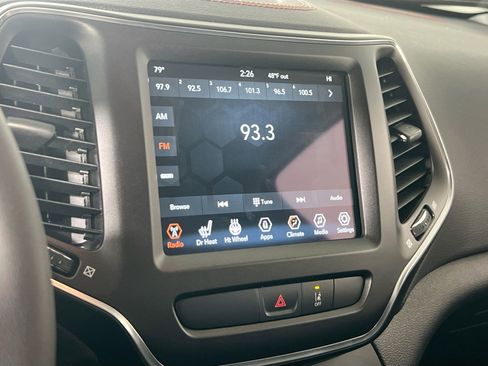 Used 2022 Jeep Cherokee Trailhawk image 14