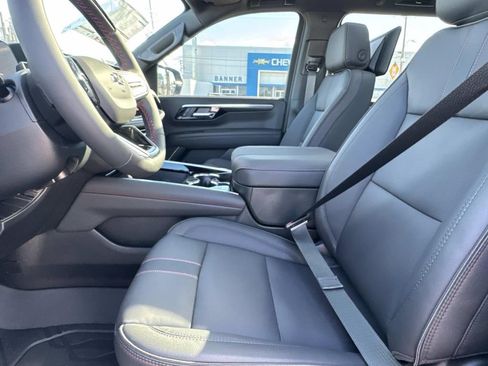 New 2026 Chevrolet Suburban RST image 17