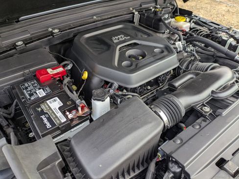 Used 2019 Jeep Wrangler Sport S image 37