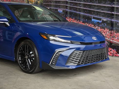 Used 2026 Toyota Camry SE FWD image 2