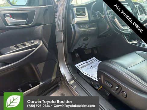 Used 2019 Toyota Highlander XLE w/ Carpet Mat Package (TMS) AWD/4WD image 22