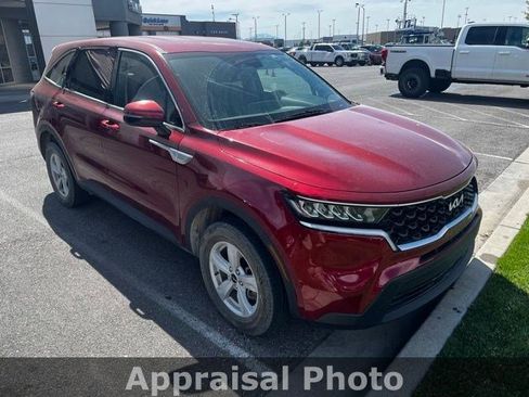 Used 2022 Kia Sorento LX image 5