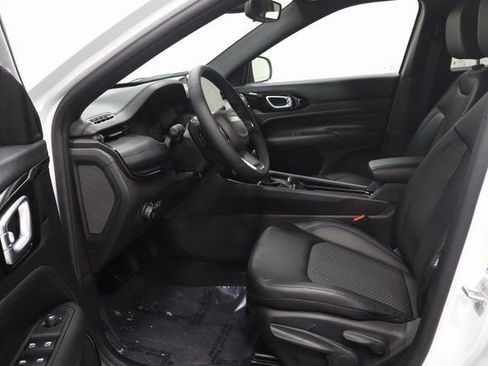 New 2026 Jeep Compass Latitude image 10