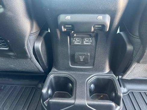 Used 2025 Jeep Gladiator Rubicon w/ Convenience Group AWD/4WD image 34