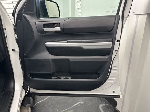 Used 2018 Toyota Tundra SR5 w/ TRD Off Road Package image 10