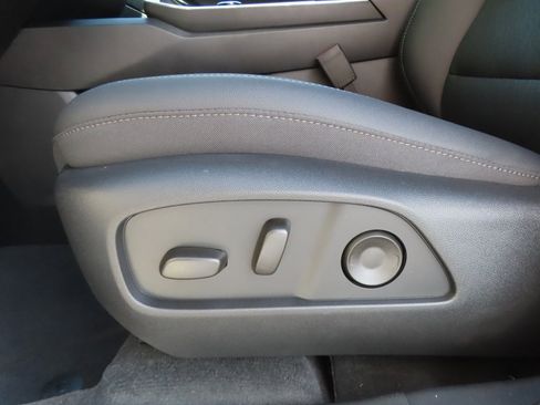 New 2026 Chevrolet Equinox LT w/ Convenience Package II image 9