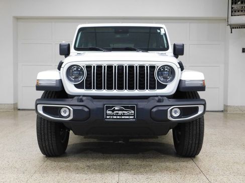 Used 2024 Jeep Wrangler Unlimited Sahara w/ Technology Group AWD/4WD image 2