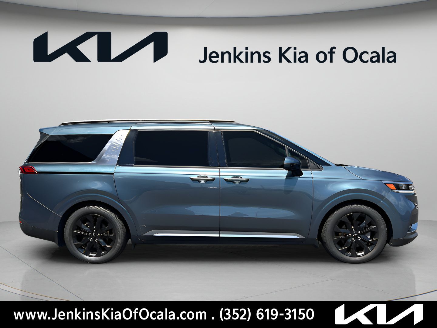 Used 2023 Kia Carnival SX Prestige FWD image 2