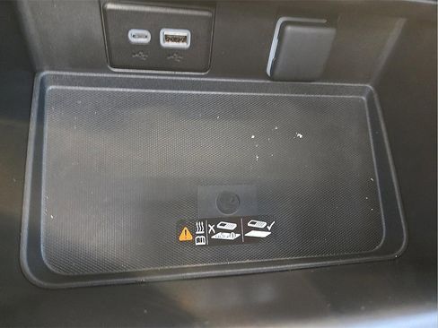 Used 2024 Chevrolet Tahoe Z71 w/ Luxury Package image 16