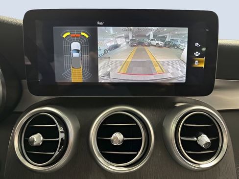 Used 2021 Mercedes-Benz GLC 300 4MATIC image 23