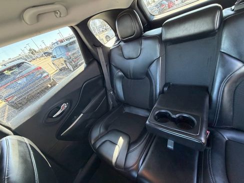 Used 2020 Jeep Cherokee Latitude Plus image 13