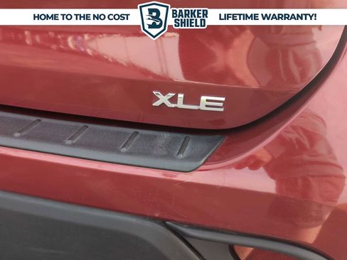Used 2024 Toyota Highlander XLE FWD image 32