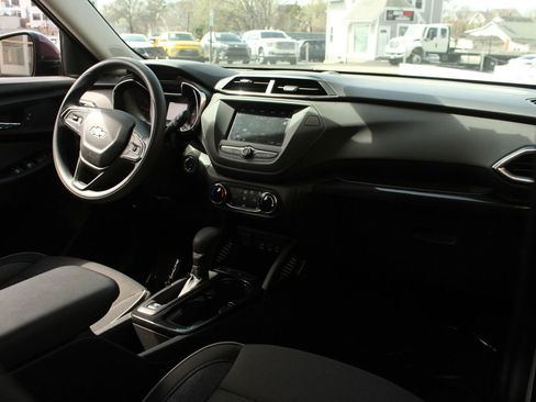Used 2023 Chevrolet TrailBlazer LT FWD image 17