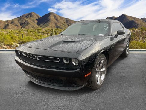 Used 2016 Dodge Challenger SXT RWD image 13