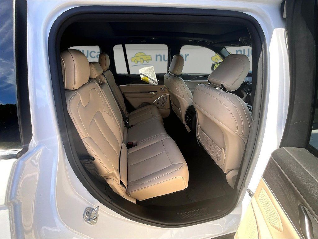 Used 2023 Jeep Grand Cherokee 4WD 4xe image 16