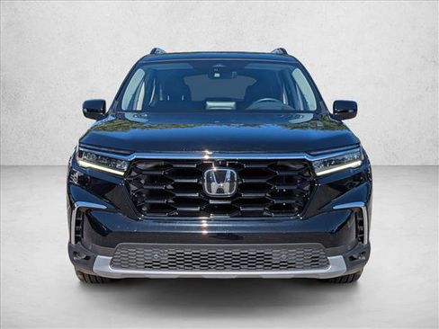 Used 2025 Honda Pilot Elite image 2