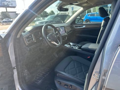 Used 2025 Volkswagen Atlas SE AWD/4WD image 10
