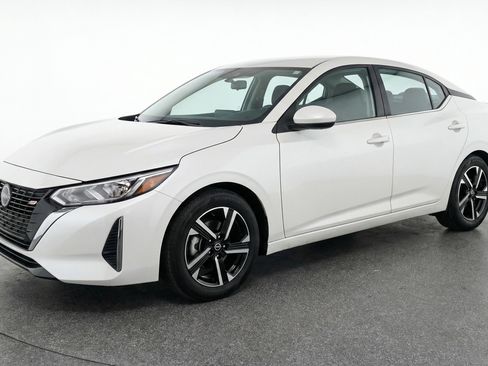 Used 2025 Nissan Sentra SV image 3