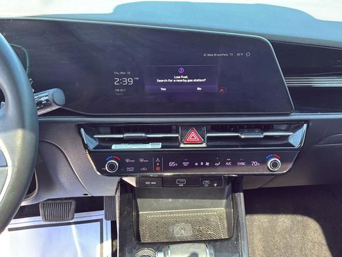 Used 2023 Kia Niro FWD image 26