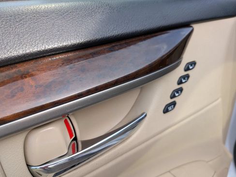 Used 2013 Lexus ES 350 w/ Premium Pkg FWD image 23