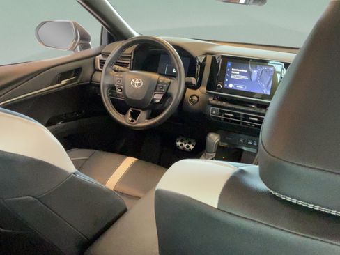 Used 2025 Toyota Camry SE FWD image 36