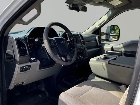 Used 2019 Ford F450 XL w/ XL Decor Group RWD image 15