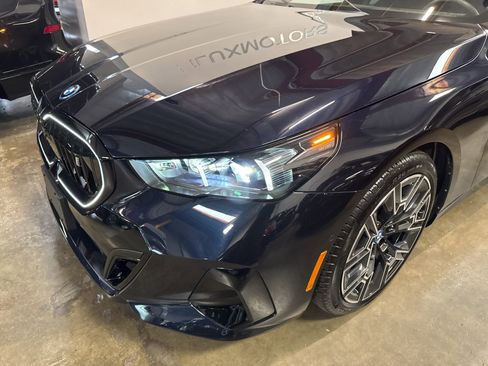 Used 2025 BMW i5 eDrive40i w/ M Sport Package RWD image 5