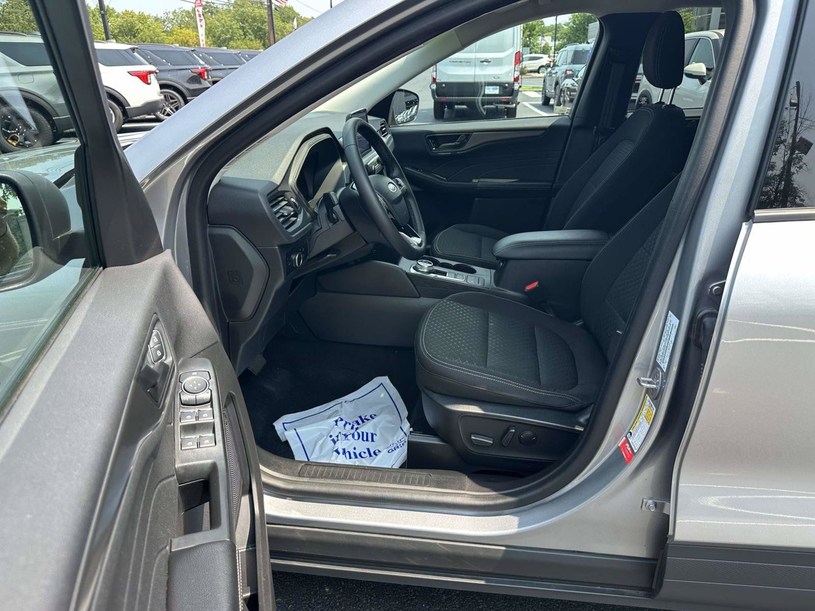 Used 2023 Ford Escape Active AWD/4WD image 17