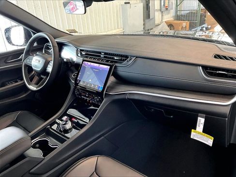 New 2025 Jeep Grand Cherokee Limited w/ Trailer Tow Package image 10