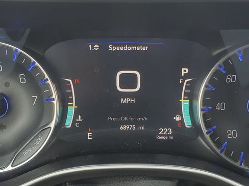 Used 2024 Chrysler Pacifica Touring-L FWD image 10