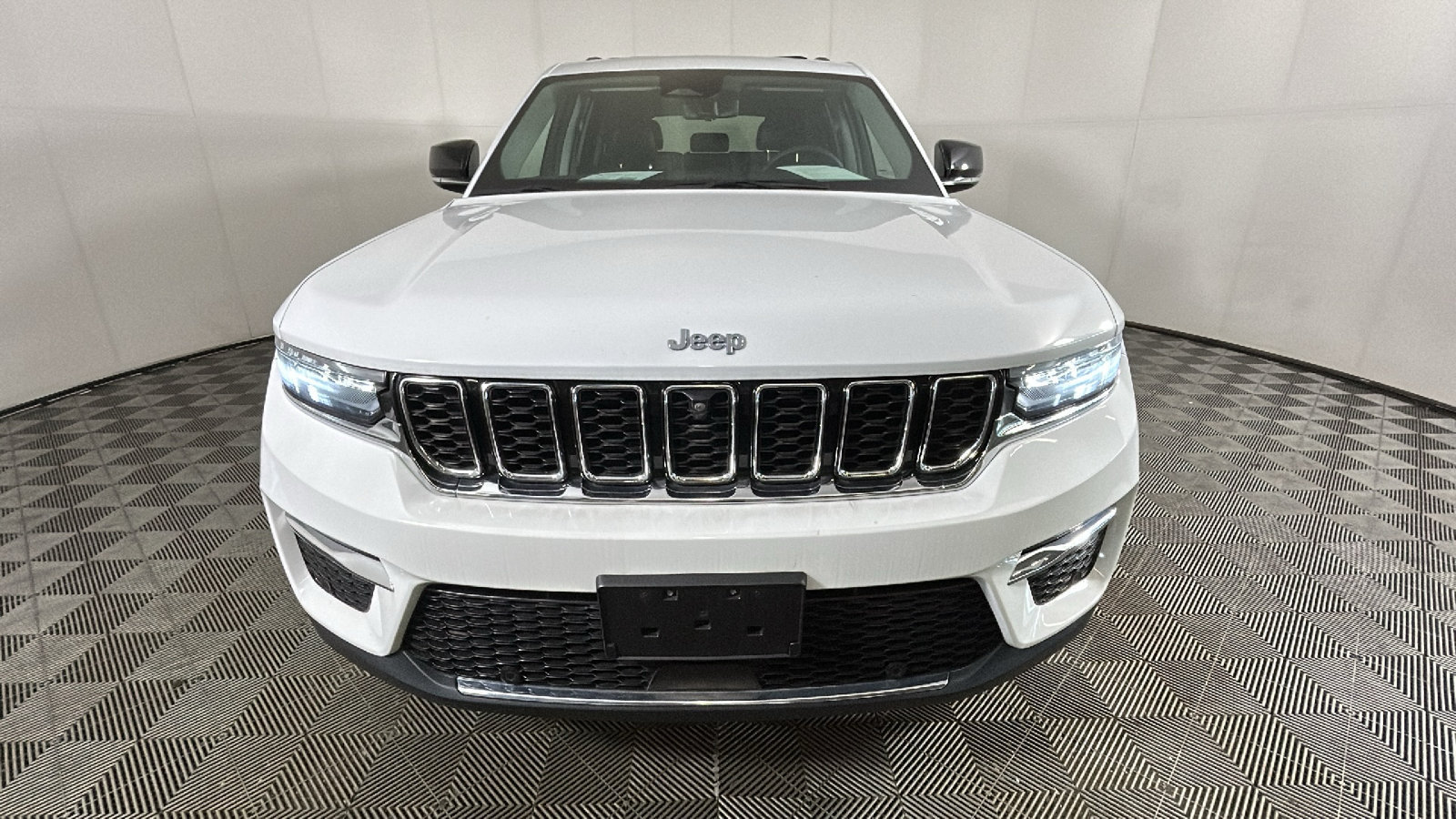Used 2022 Jeep Grand Cherokee Limited 4xe w/ Luxury Tech Group II AWD/4WD image 9