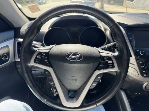 Used 2017 Hyundai Veloster image 11