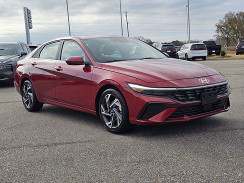 Used 2025 Hyundai Elantra SEL image 5