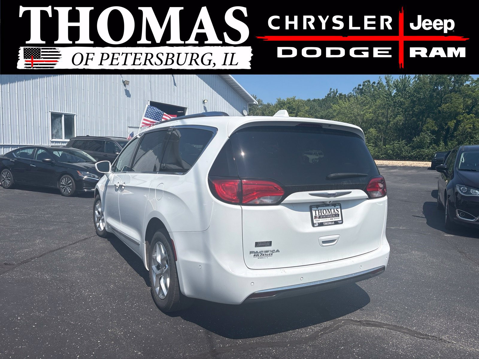 Used 2020 Chrysler Pacifica Touring-L Plus w/ Tire & Wheel Group FWD image 5