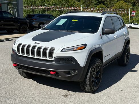 Used 2017 Jeep Cherokee Trailhawk w/ Trailer Tow Group image 4