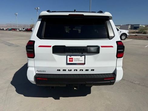 Certified 2025 Toyota 4Runner SR5 AWD/4WD image 7