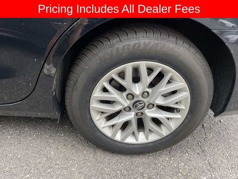 Used 2017 Toyota Camry LE FWD image 3