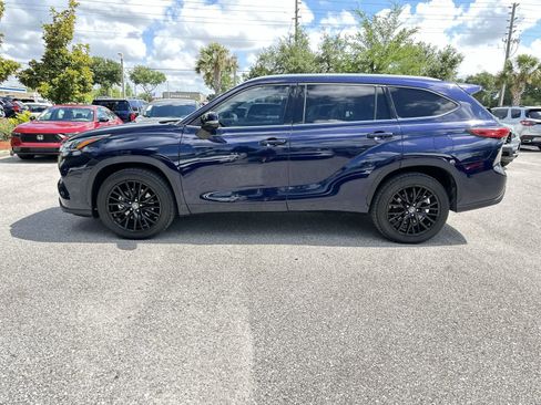 Used 2022 Toyota Highlander Limited FWD image 3