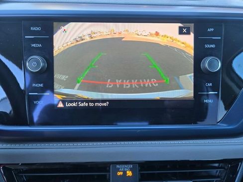 Used 2024 Volkswagen Taos SE FWD image 15