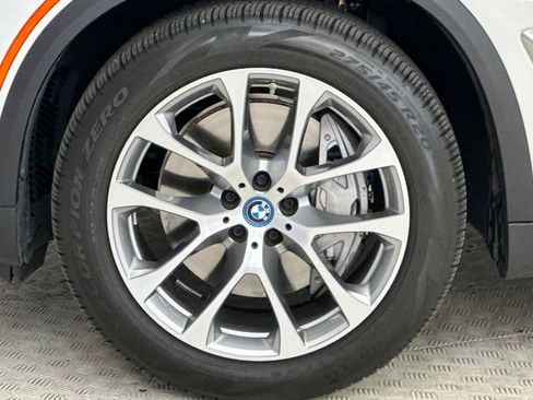 Certified 2025 BMW X5 xDrive50e w/ Premium Package image 11